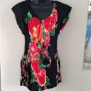 Psychedelic Expandable Pleated Cap Sleeve Top